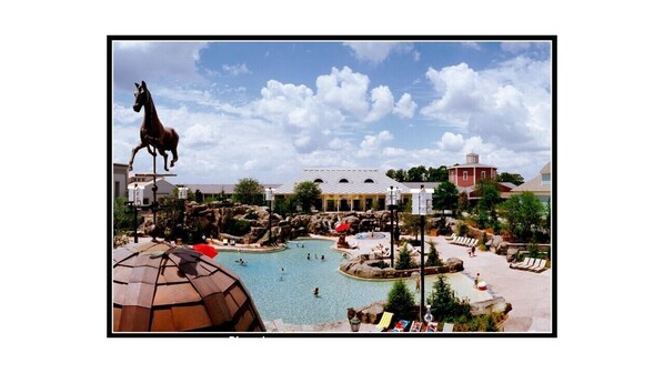 Piscina all'aperto, una piscina riscaldata