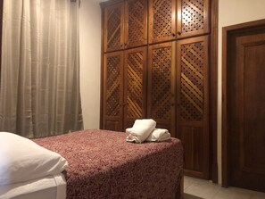 2 Schlafzimmer, Zimmersafe, Verdunkelungsvorhänge, Bügeleisen/Bügelbrett