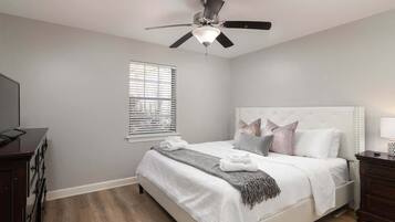 2 bedrooms, iron/ironing board, free WiFi, bed sheets