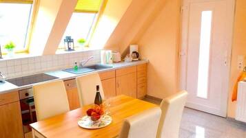 Apartment (1) | In-room dining