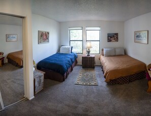 2 bedrooms, iron/ironing board, WiFi, bed sheets - Spring Meadows | Spend Spring in Flagstaff! (Flagstaff)