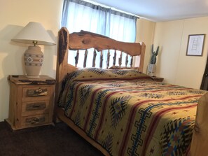 3 bedrooms, iron/ironing board, travel crib, free WiFi - Comfortable Home on the Mesa (Aztec)