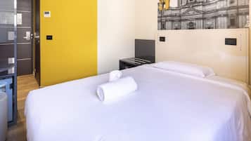 Zimmersafe, Schreibtisch, laptopgeeigneter Arbeitsplatz