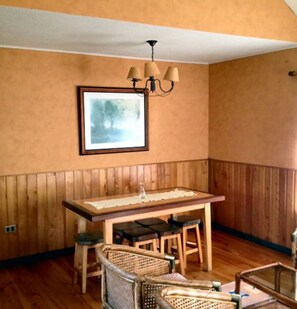 Family Cabin | In-room dining