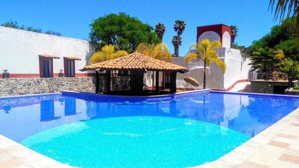 Outdoor pool, sun loungers