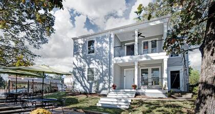 Fondren "InStyle" Elegance: Indoor-Outdoor Charm