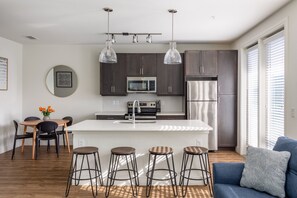 Superior Apartment, 1 King Bed with Sofa bed, Balcony (Self Check-in with Virtual Front Desk) | Private kitchen | Full-size fridge, microwave, oven, stovetop