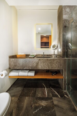 Shower, free toiletries, hair dryer, towels