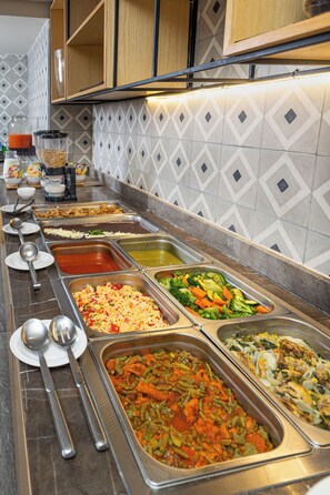 Colazione a buffet a pagamento, servita tutte le mattine 