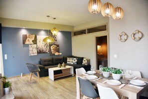 Dining - Siggos Suites B awaits (Αγ. Νικόλαος)