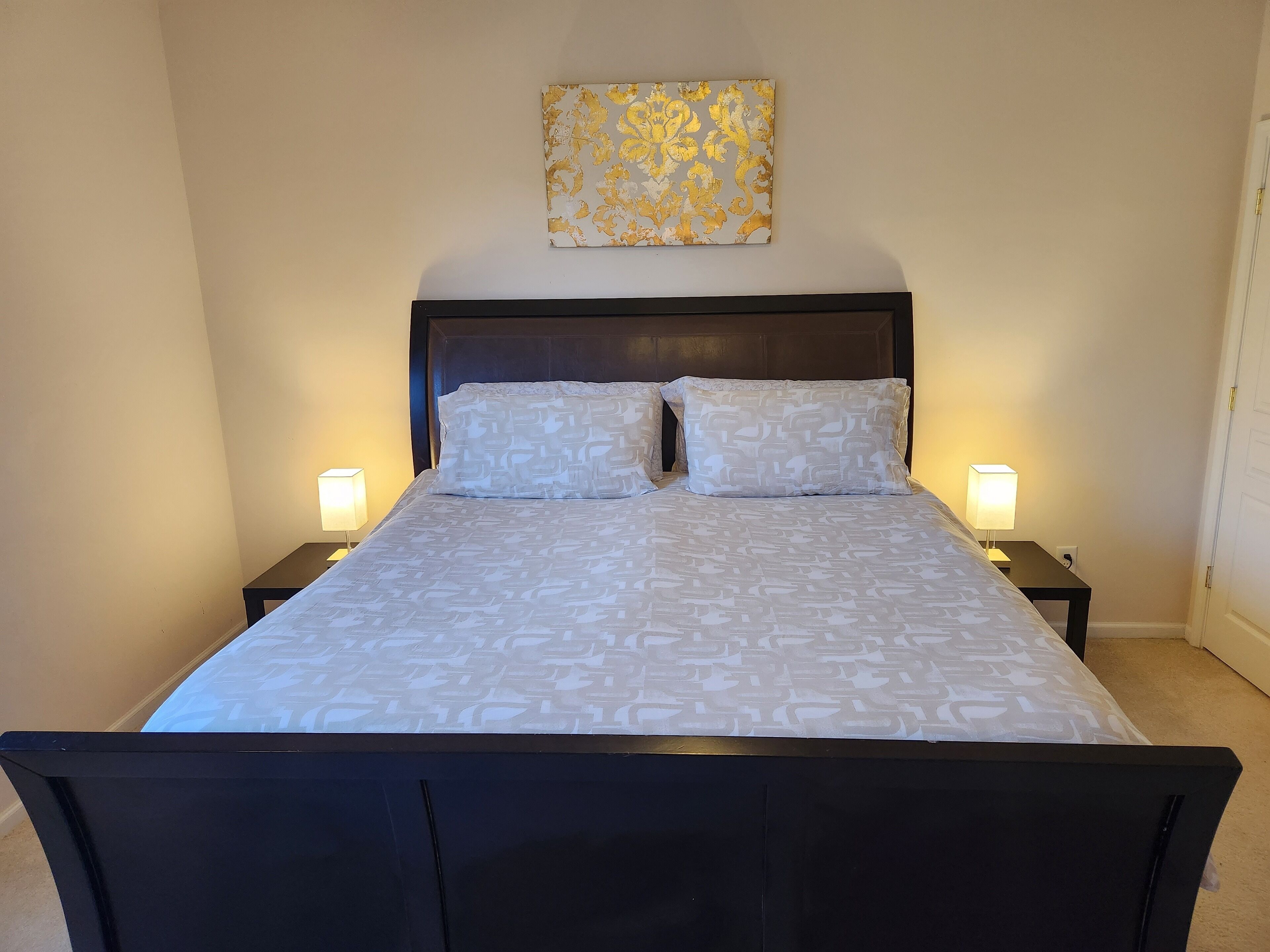 2 habitaciones, escritorio, tabla de planchar con plancha y wifi gratis 