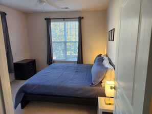 2 habitaciones, escritorio, tabla de planchar con plancha y wifi gratis 