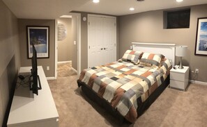 4 bedrooms, iron/ironing board, free WiFi, bed sheets