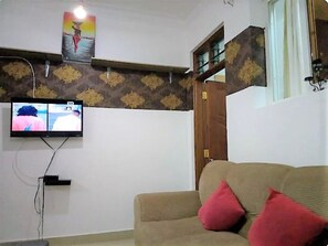 Living area - DeeVon Mtwapa Home; w/Balcony and Rooftop View (Mtwapa)