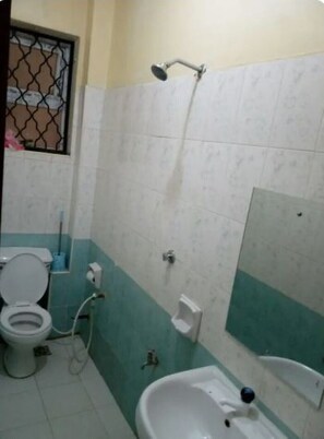 Bathroom - DeeVon Mtwapa Home; w/Balcony and Rooftop View (Mtwapa)