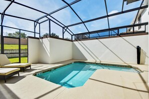 2 outdoor pools, cabanas (surcharge), pool umbrellas - Regal Splendor Villa by VillaDirect (Davenport)