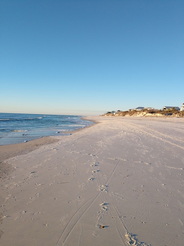 Beach Dreams! Recently  Remodeled 2 BR/2 BA sleeps (6) Non-smoking, no Pets.