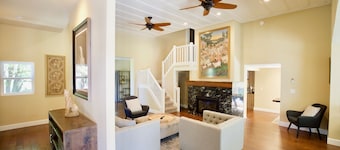 Glenbrook Lodge - Private Creekside Estate