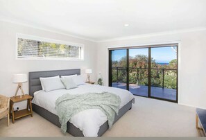 4 bedrooms, iron/ironing board, WiFi