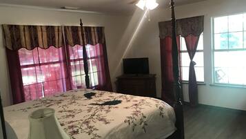 4 quartos, ferros/tábuas de passar roupa, Wi-Fi, roupa de cama