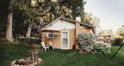 Water front cottage on beautiful Upper Long Lake