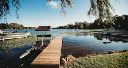 Water front cottage on beautiful Upper Long Lake
