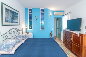 3 bedrooms, desk, iron/ironing board, free WiFi - Maisonette in the center of the island of Tinos (Tinos)