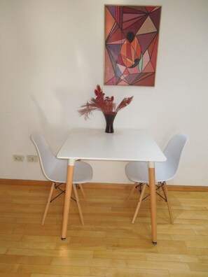 Basic Apartment | In-room dining