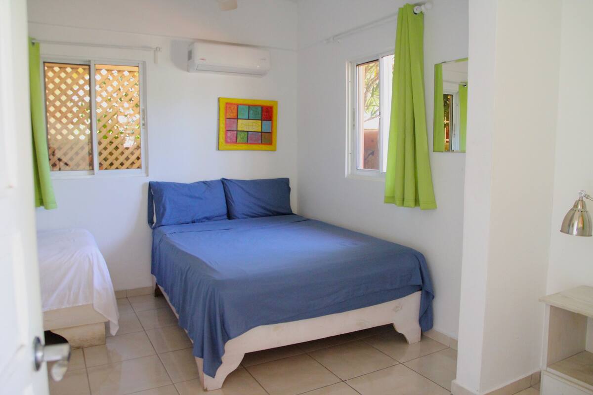 Caja de seguridad en la habitación, wifi gratis y ropa de cama 