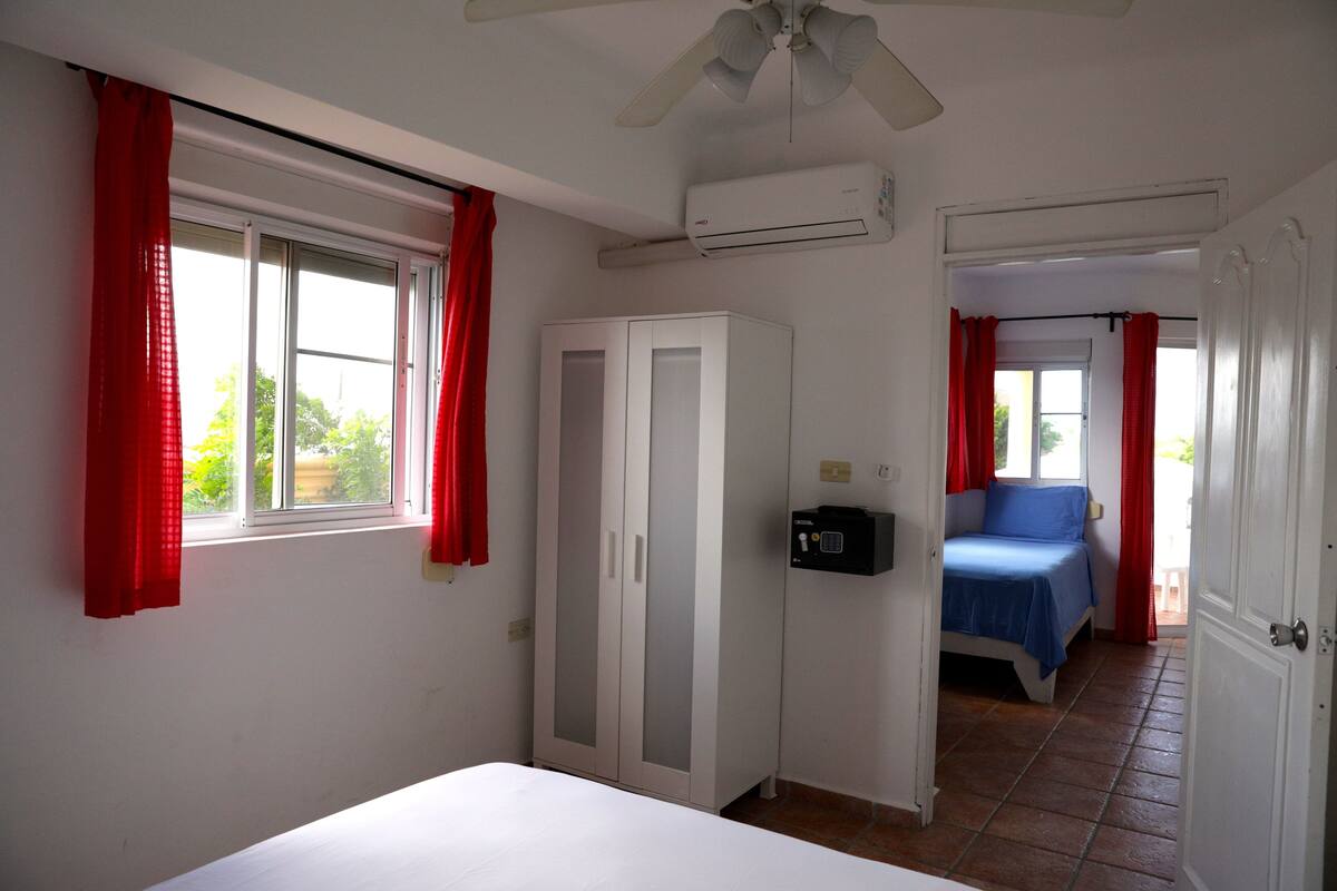 Caja de seguridad en la habitación, wifi gratis y ropa de cama 
