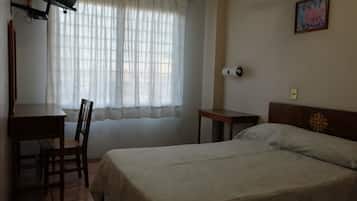 Quarto econômico | Ferros/tábuas de passar roupa, Wi-Fi de cortesia, roupa de cama