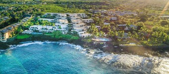 Royal Sea Cliff Family Resort, 2 OV Pools, Large Lanai, workspace, Ali'i Drive!