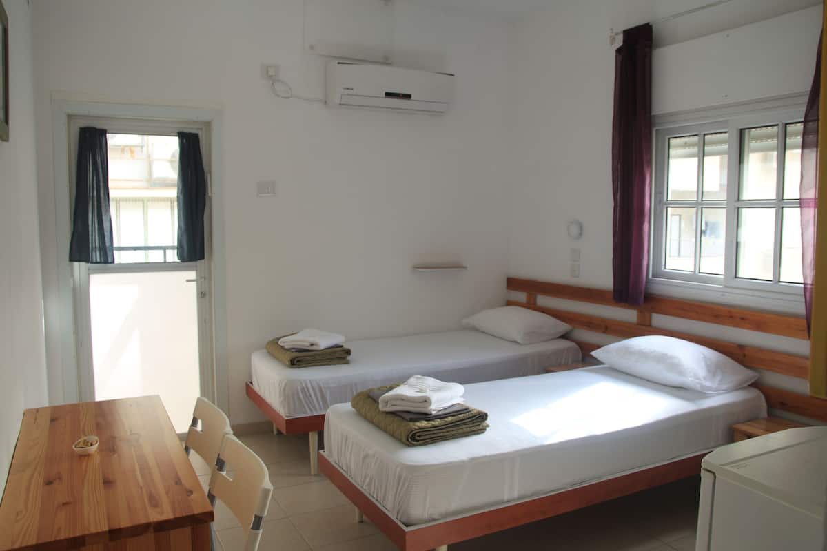 Double Room, Balcony | Minibar, iron/ironing board, free WiFi, bed sheets