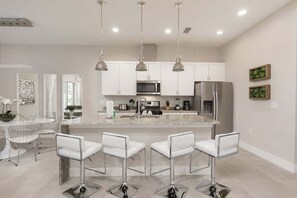 Fridge, microwave, oven, stovetop - 5 min to Disney Precious Villa (Kissimmee)