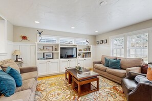 TV, fireplace, table tennis, books