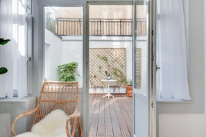 Deluxe Apartment | Living area | Flat-screen TV - Europea Newton Boutique Hotel Residences (Brussels)