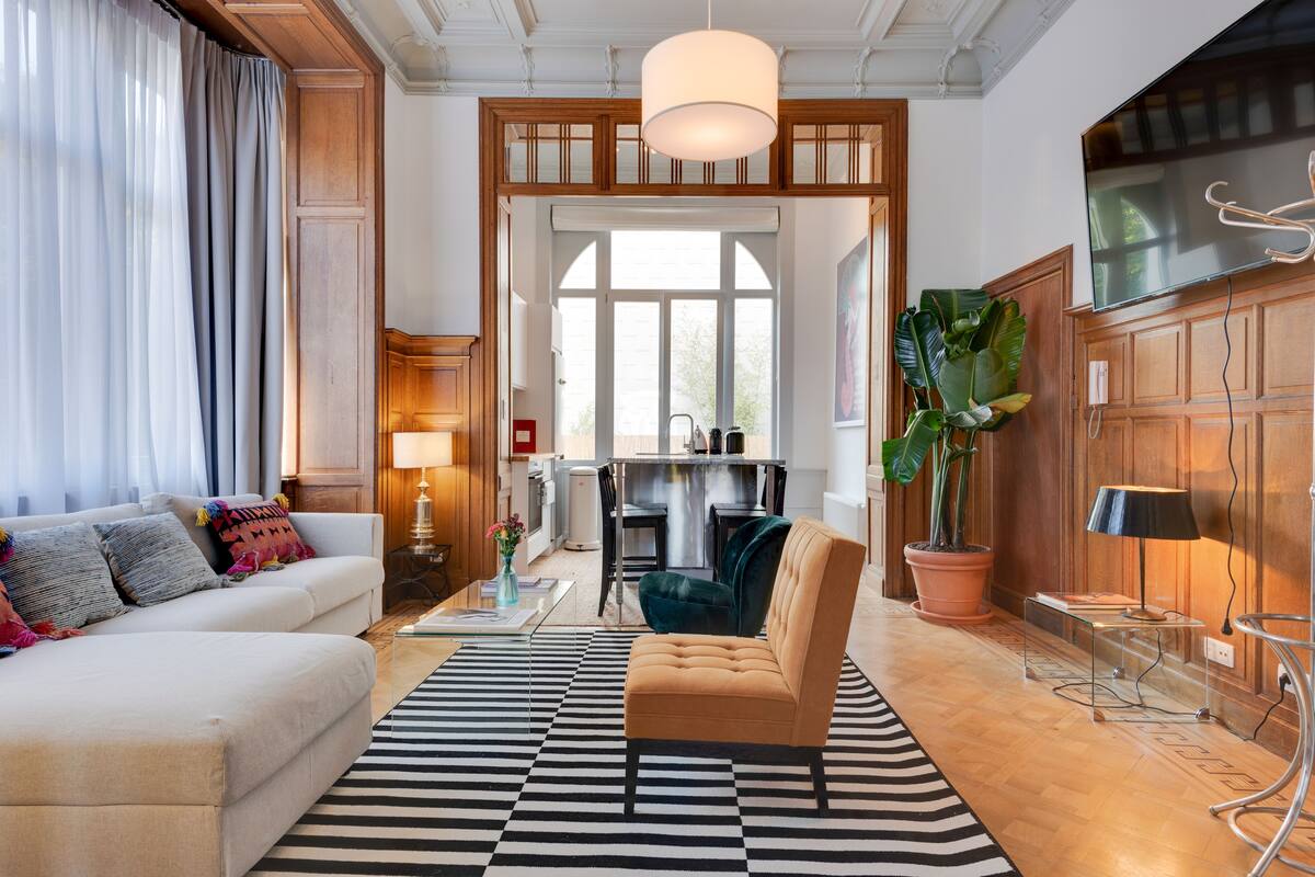 Luxury Apartment | Living room | Flat-screen TV