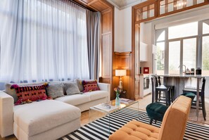Luxury Apartment | Living room | Flat-screen TV - Europea Newton Boutique Hotel Residences (Brussels)