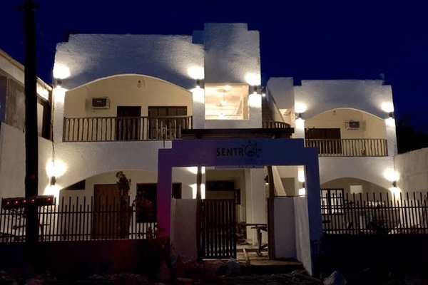 Depan hartanah - siang/malam