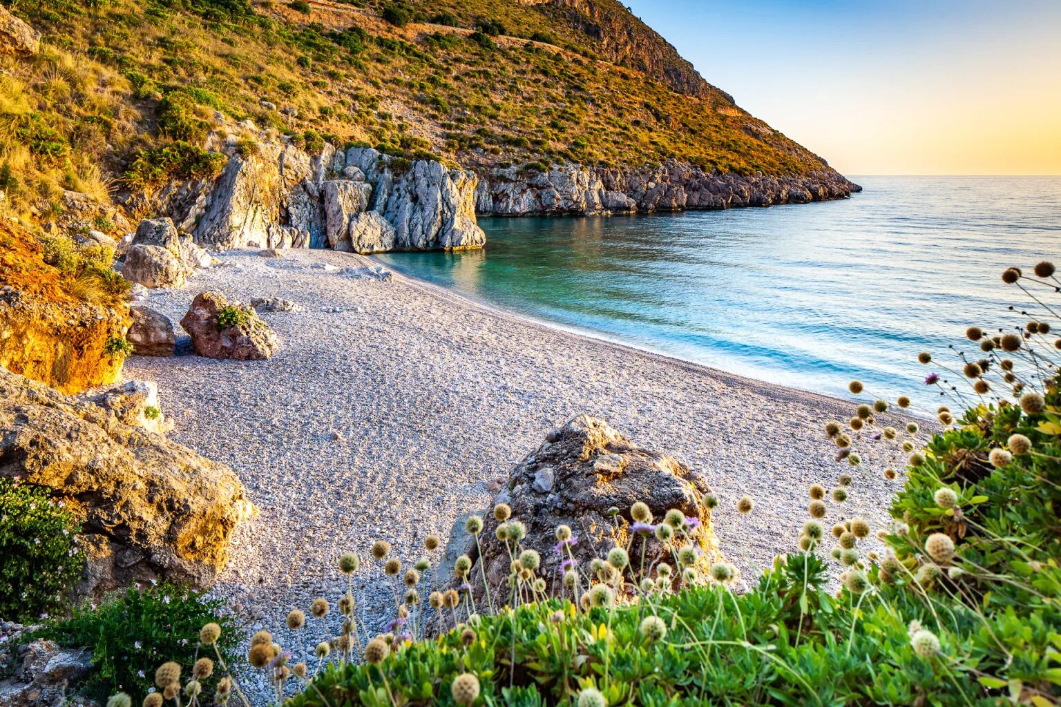 Playa en los alrededores y toallas de playa 