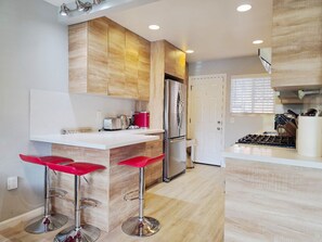 Fridge, microwave, oven, stovetop - Modern 5-Star Oasis - Prime Location in Mountain View #179 (Mountain View)