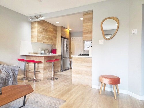 Modern 5-Star Oasis - Prime Location in Mountain View #179