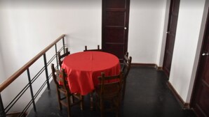 Nhà, 5 phòng ngủ | Khu vực ăn uống tại phòng
