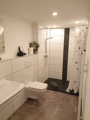 Apartment (Mina) | Dusche im Bad