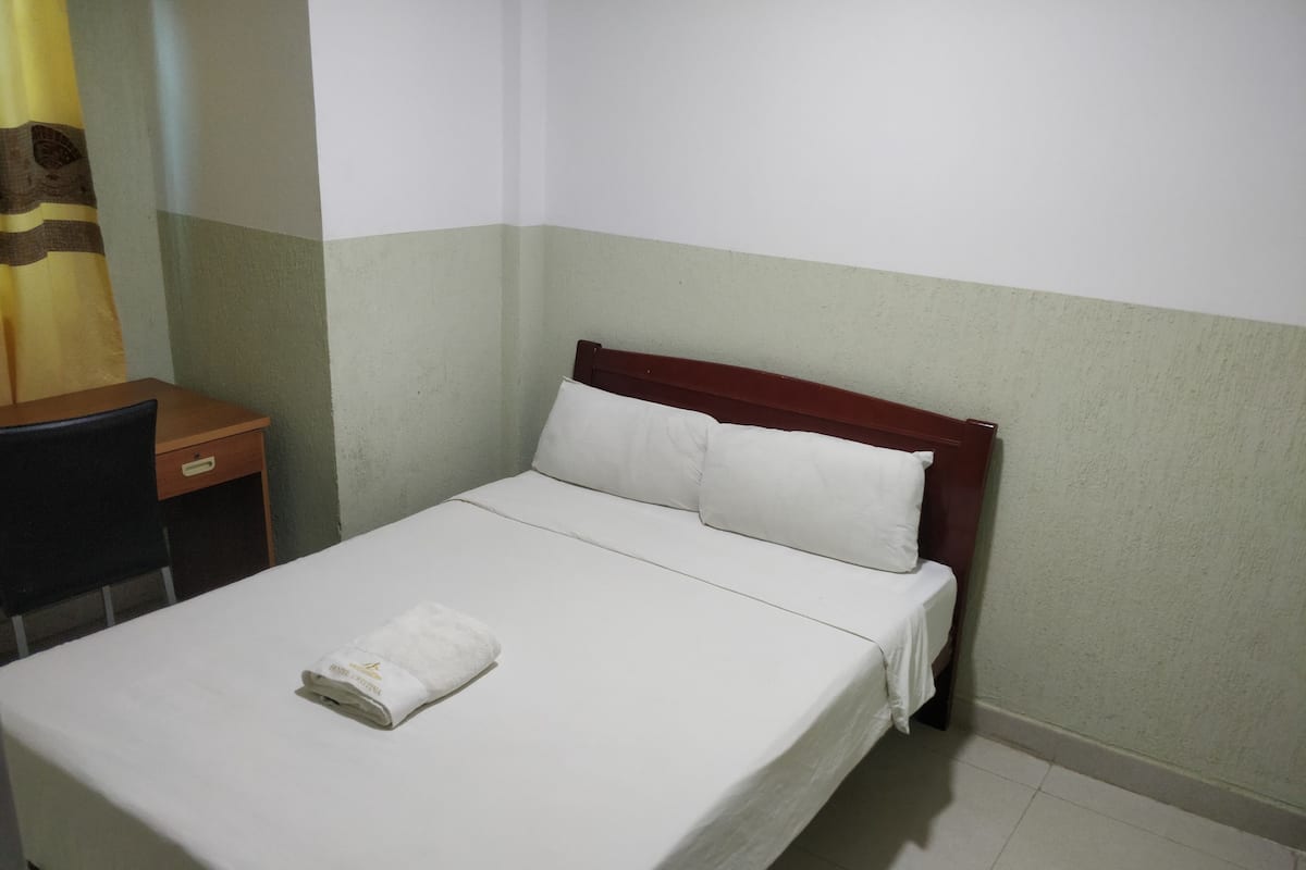 Room | Meja, Wi-fi percuma, cadar katil