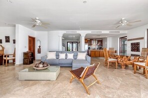 TV, DVD player - Villa Mumbai (Lowlands)