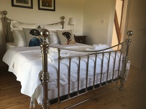 3 chambres, fer et planche à repasser, Wi-Fi gratuit, draps fournis