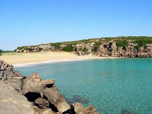 Plage à proximité, chaises longues