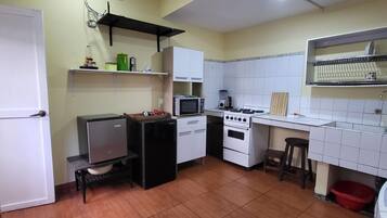 Refrigerador, microondas, horno y lavavajillas