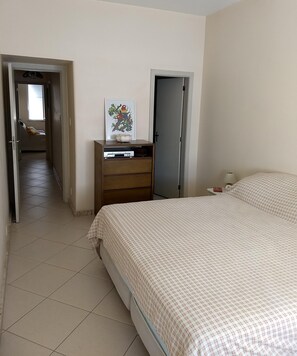 3 室のベッドルーム、デスク、アイロン / アイロン台、WiFi (無料)